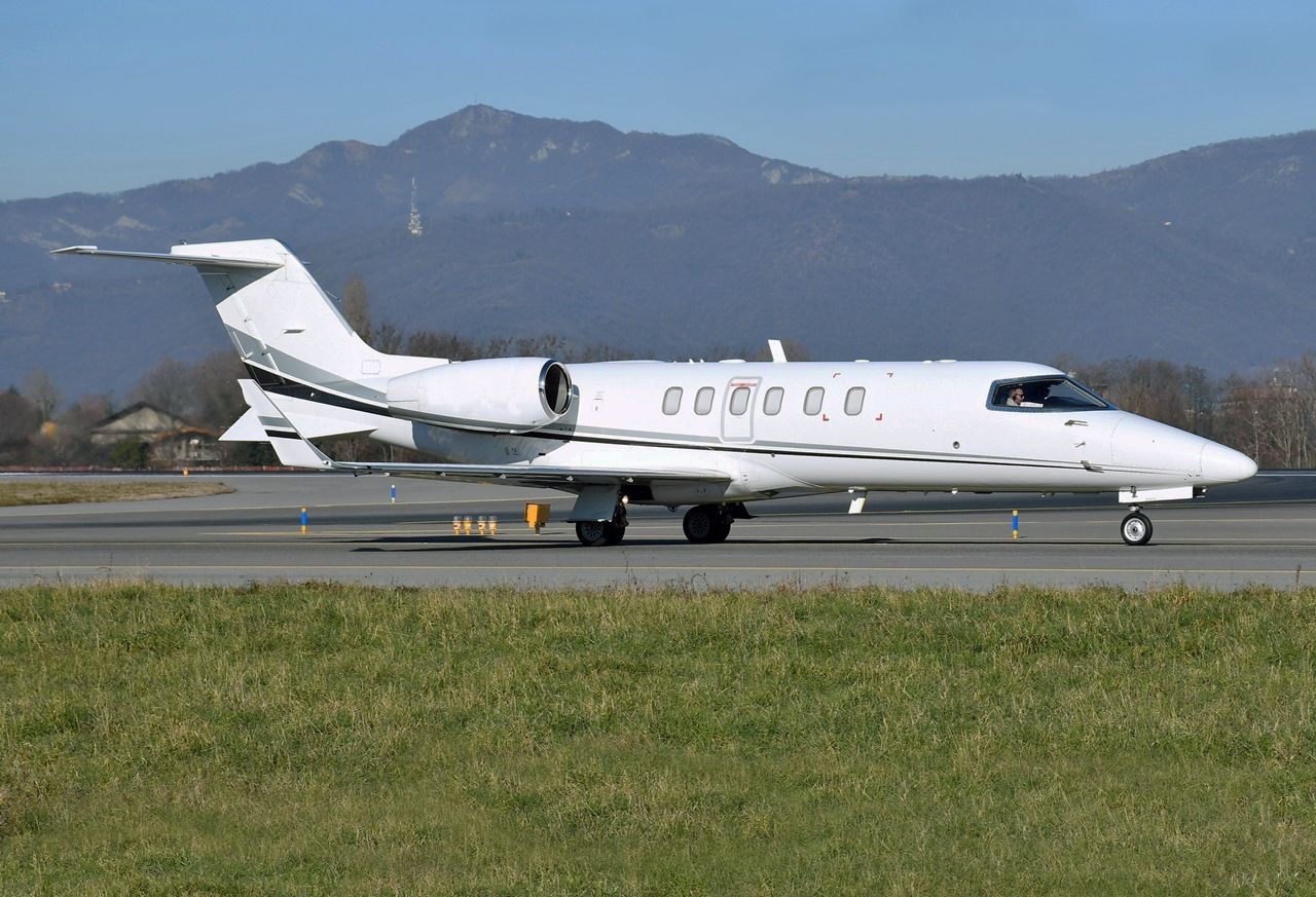 Bombardier Learjet 40